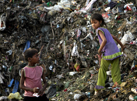 Indian children work in garbage dump