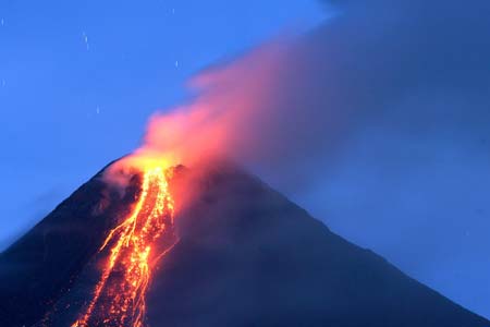 Mayon volcano eruption