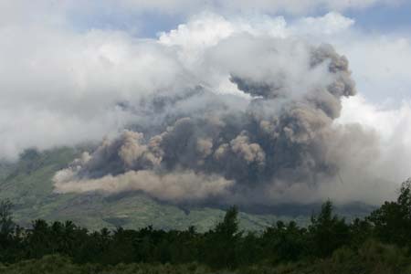 Mayon volcano eruption