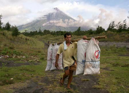 Mayon volcano eruption