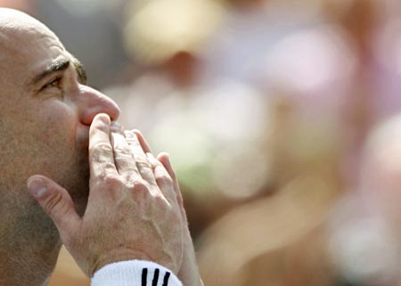 Agassi bids emotional farewell