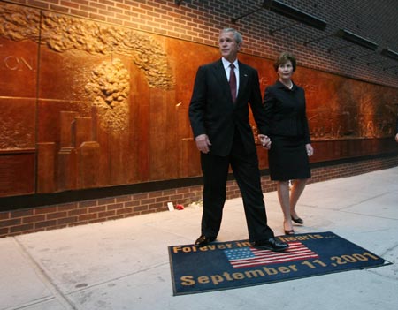 Bushes lay wreaths to mark 9/11