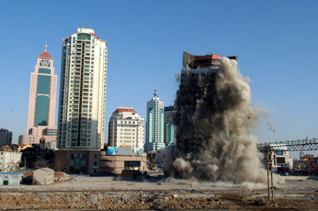 Qingdao Railway Plaza dismantled