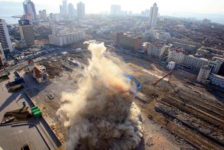 Qingdao Railway Plaza dismantled