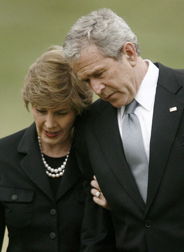 Bush, Laura attend convocation service at Va Tech