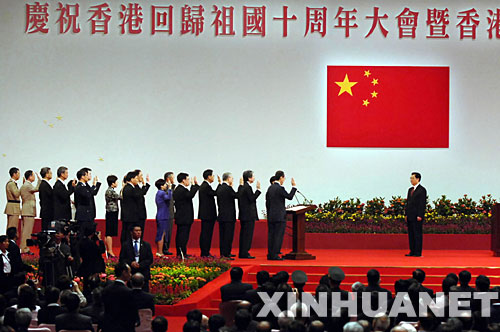 President swears in HK Chief and cabinet