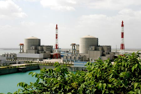 A general view shows the Tianwan nuclear power station in Lianyungang, East China's Jiangsu Province, August 16, 2007. China National Nuclear Corp (CNNC) said its Tianwan nuclear power station, the biggest-ever joint project between China and Russia, began full commercial operation on Thursday.[newsphoto]