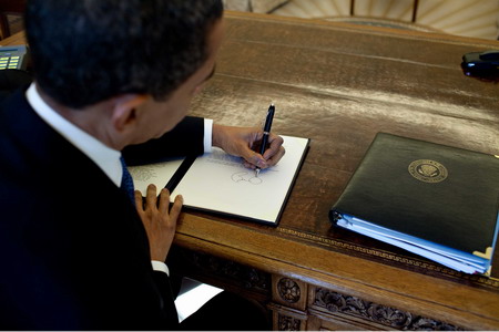 Behind-the-scenes: Obamas and those at White House