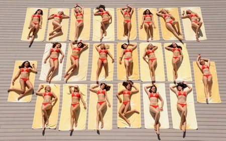 German Misses in bikinis pose for TV show