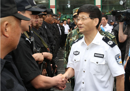 Top police officer visits riot victims