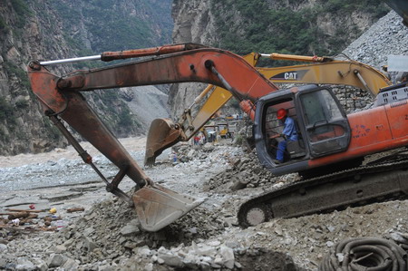 Rescue continues after landslide kills four in Sichuan 