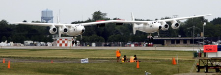 Virgin Mothership Eve lands for Airventure '09