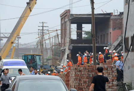 17 killed in N. China building collapse