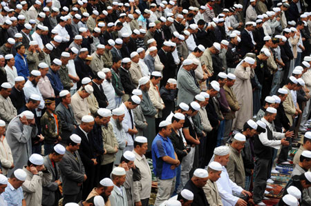 Chinese Muslims pray on first day of Ramadan