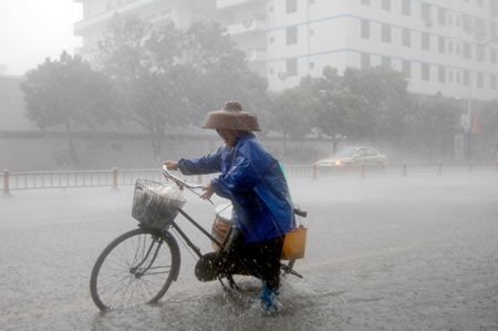 Tropical storm Parma lands in Hainan province