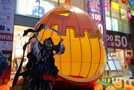 Beijing lit up by Jack O'Lanterns as Halloween nears