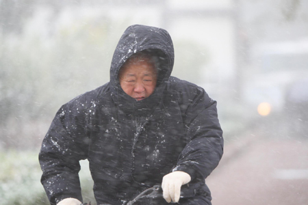 Cold front slams E. China