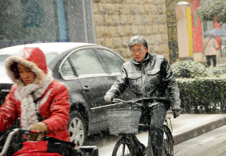 Snow storms hit northern China