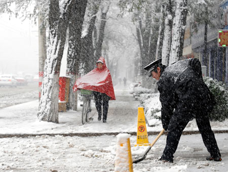 Snow storms hit northern China