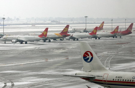 Flights delayed, passengers stranded as snow hits Xi'an