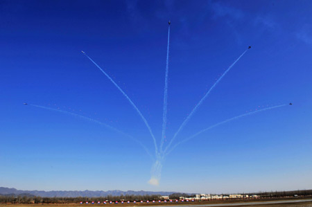 Air Force show staged to celebrate anniversary