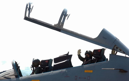 74-year-old Indian President flies in fighter jet