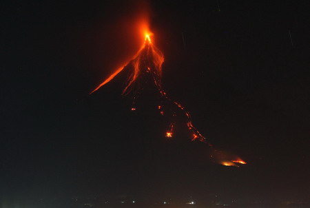 Mayon volcano continues to rumble, lava fountaining