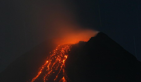 Mayon volcano continues to rumble, lava fountaining