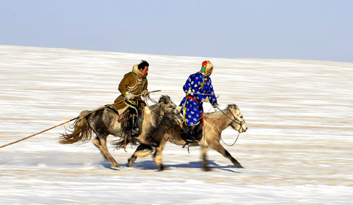 Ice, snow carnival opens in Ujimqin grassland