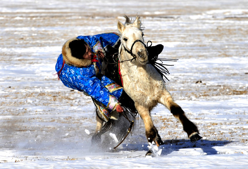 Ice, snow carnival opens in Ujimqin grassland