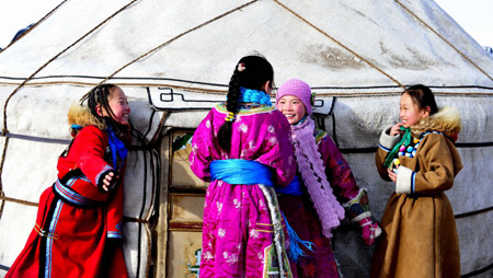 Ice, snow carnival opens in Ujimqin grassland