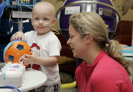 Clijsters spreads care and love in Aussie's Children Hospital