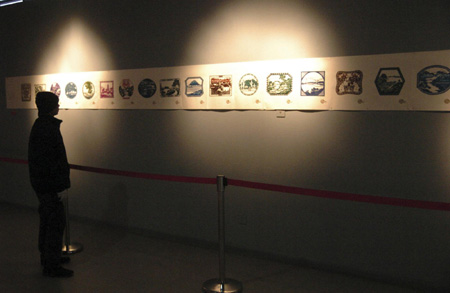 Hangzhou folk kirigami exhibition opens