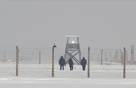 Auschwitz victims mourned on 65th anniversary