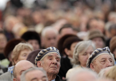 Auschwitz victims mourned on 65th anniversary