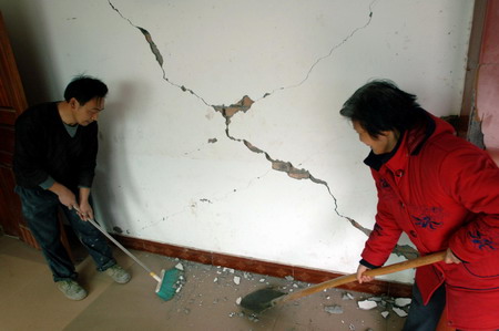 Quake kills one, injures 11 in SW China