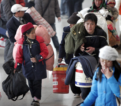 China embraces Spring Festival travel peak