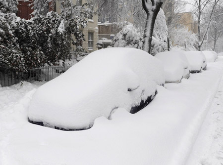 Snow piles up, paralyzing US capital