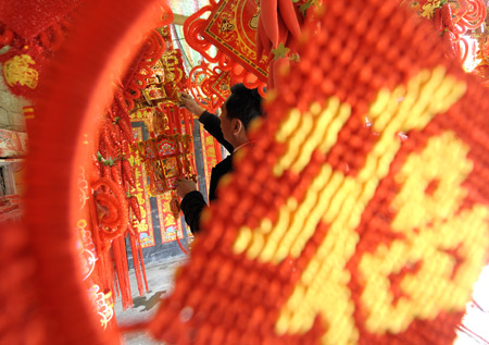 Goods for Chinese New Year popular in Lhasa