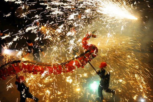 The Lantern Festival burns bright across China