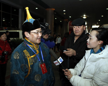 Members of CPPCC arrive in Beijing for session 