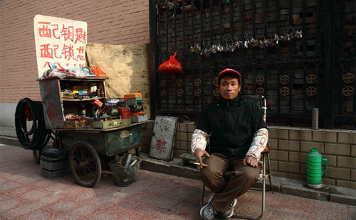 Chen Chuanping's <EM>hutong</EM> people