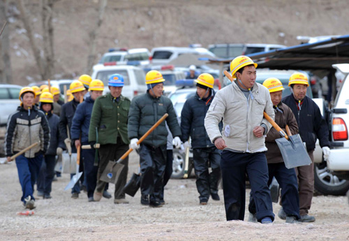 Rescue continues after railway tunnel collapses in N China