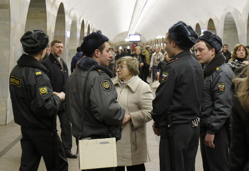 Female suicide bombers kill 37 in Moscow metro