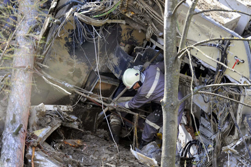 Landslide derails train in northern Italy, 9 dead