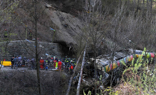 Landslide derails train in northern Italy, 9 dead