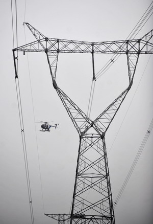 In-flight live-wire maintenance in Wuhan