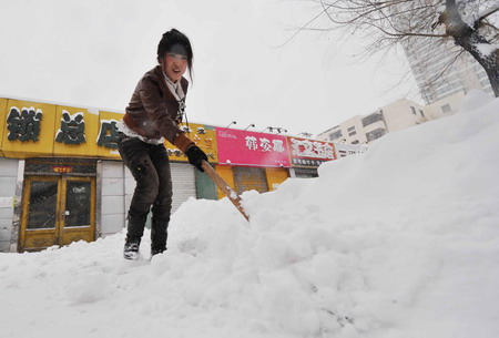 Springtime snowstorm pounds Harbin