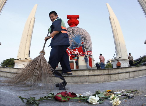 'Red Shirt' held massive rally, prepare final battleground