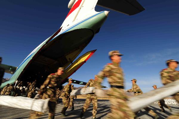 160 tons of relife supplies flown to Yushu in military planes